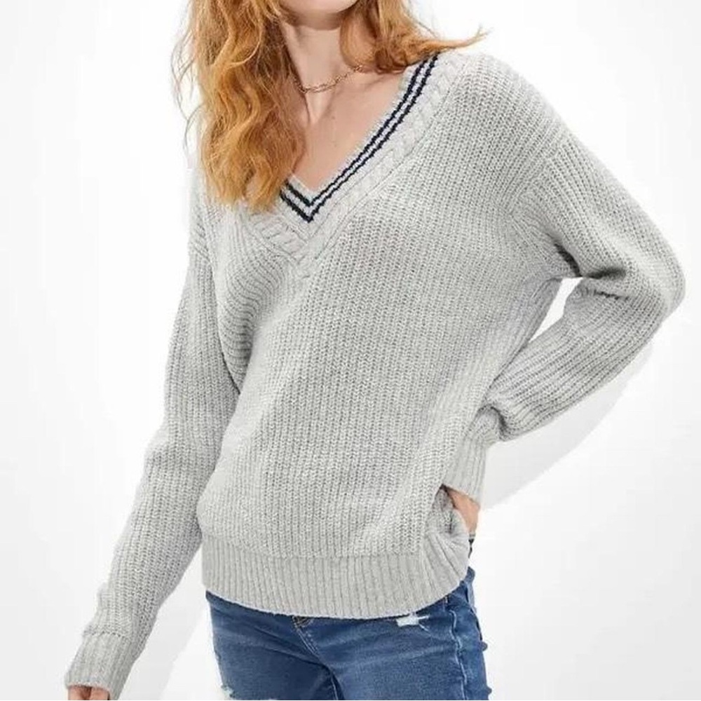 American Eagle Gray V-Neck Sweater